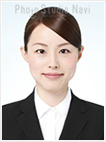 少しキリッとした表情